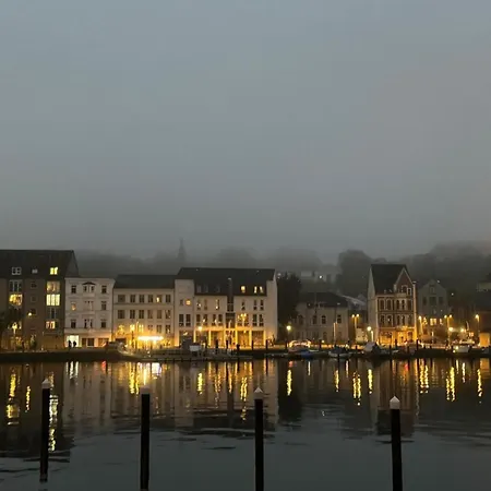 Hafenblick- Direkt Am Wasser Ein Schönes Im Herzen Der Altstadt Mit Parkplatz Apartment